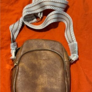 Cognac crossbody w/ cute strap